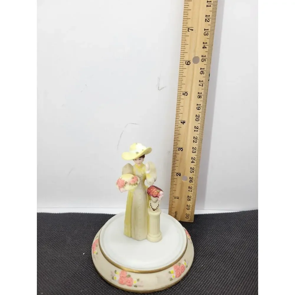 Vintage Avon Mrs PFE Albee Miniature Figurines Lot of 3 /Display Domes